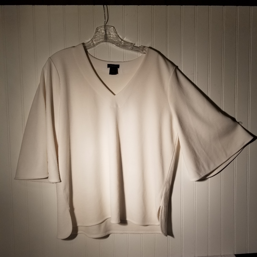 Like New. Ann Taylor Factory Large Off-White V-neck 3/4 Sleeves Top